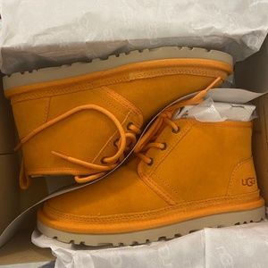 Orange ugg neumel